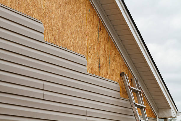 Professional Siding Repair technician working in Sewell, NJ